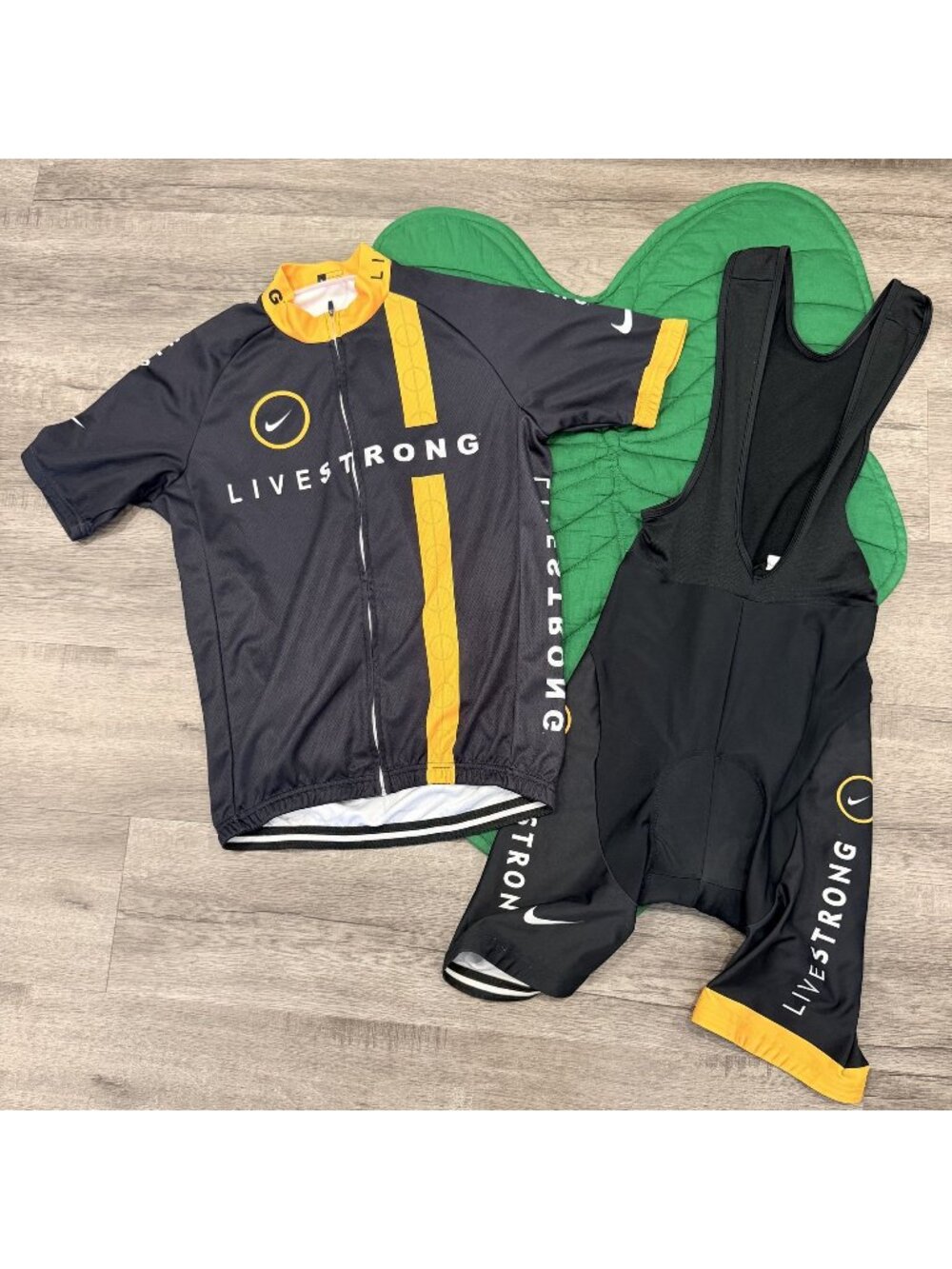 Nike Livestrong Mens Large Cycling Bike Jersey Padded Bib Short Set Black Yellow
